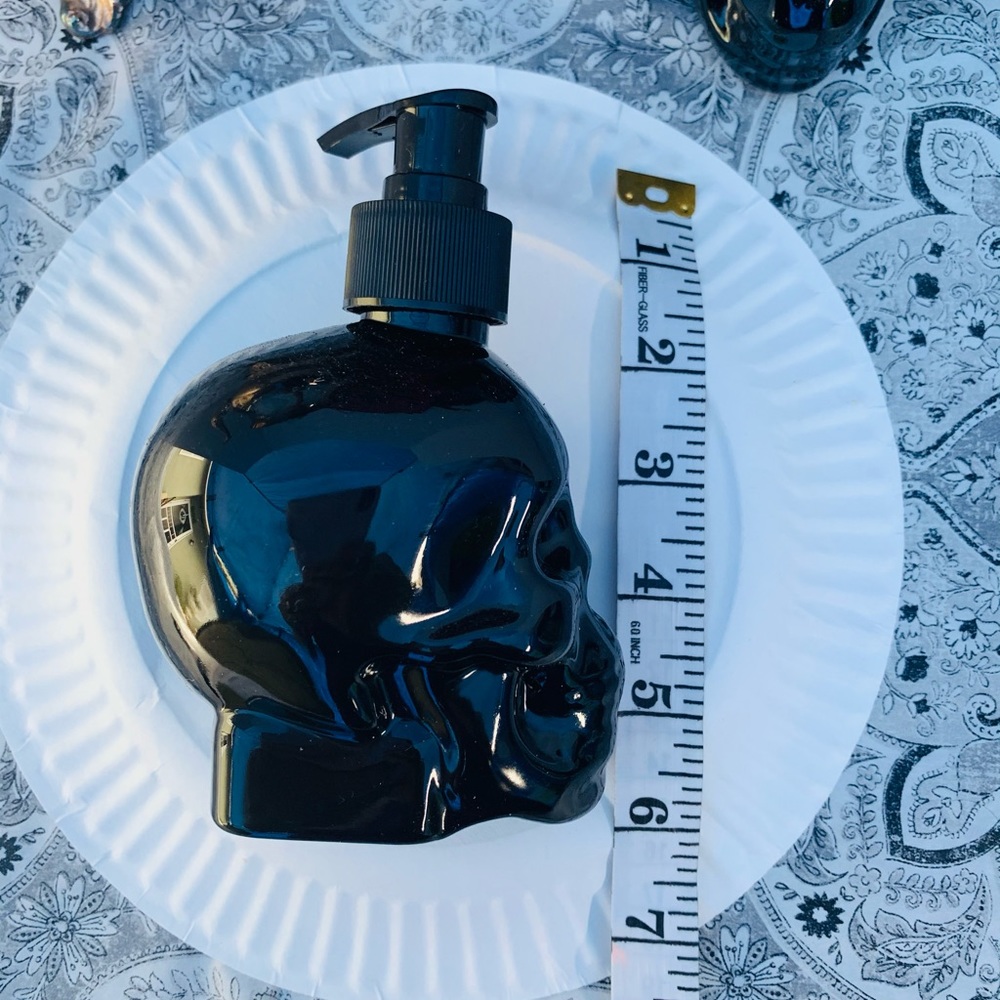 Set of two Skull scented hand soap bottles - Picture 5 of 8